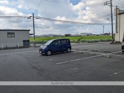 ブルーハウス[1K/37.36m2]の駐車場1