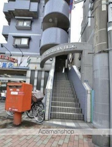 鳴島ビルの玄関写真