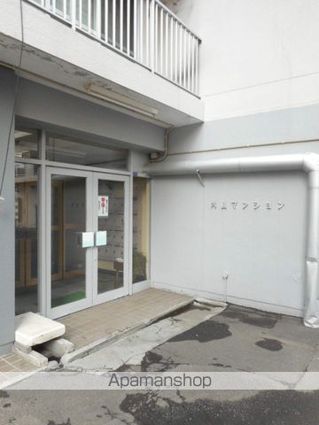 内山マンションの玄関写真