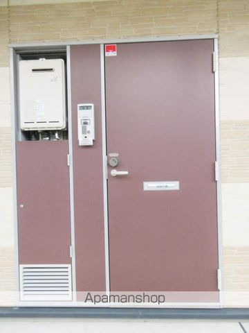 レオパレスタウンコート竜王の玄関写真