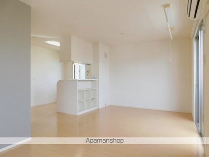 フレブラースＩＩ　Ａ棟[1LDK/58.6m2]のリビング・居間