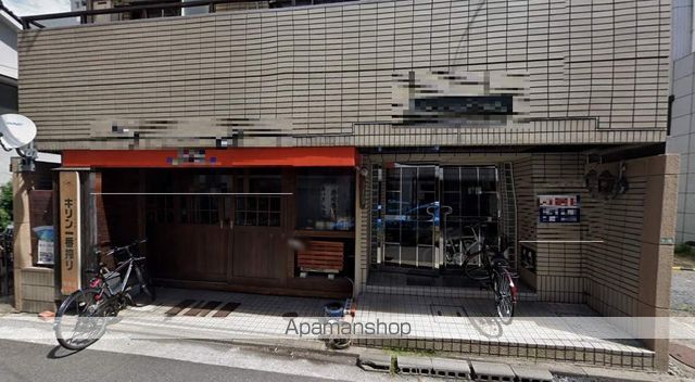 クレセント小町の玄関写真