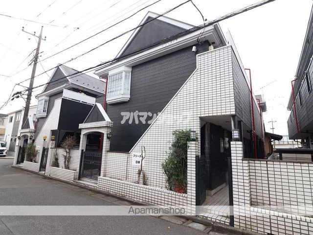 フリーダムB棟の外観写真