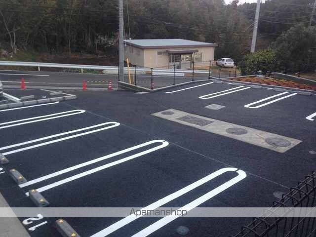 カーサ・ドルミーレⅢ[1LDK/43.1m2]の駐車場