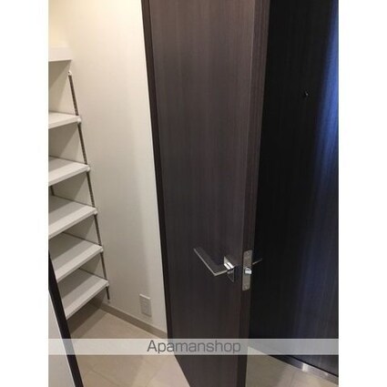 コンフォリア世田谷上馬[1K/25.73m2]の玄関