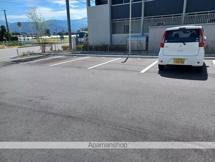 ラピスラズリ[1LDK/35.1m2]の駐車場