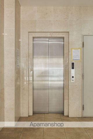 アール六本松駅前の玄関写真
