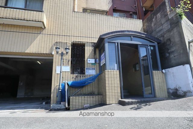 プレアール下到津の玄関写真