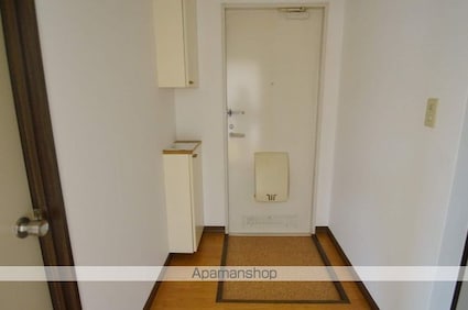 ハイランドコート　Ｃ棟[3K/51.48m2]の玄関