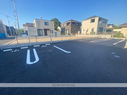 千葉県成田市西三里塚[1LDK/50.01m2]の駐車場2