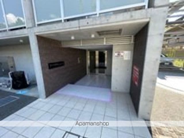 レジディア甲東園の玄関写真