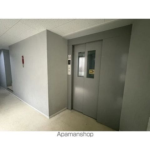 山鼻コンパウンドの内装写真