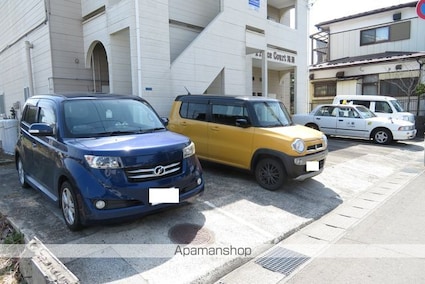 プリンスコート滝道[1K/22m2]の駐車場