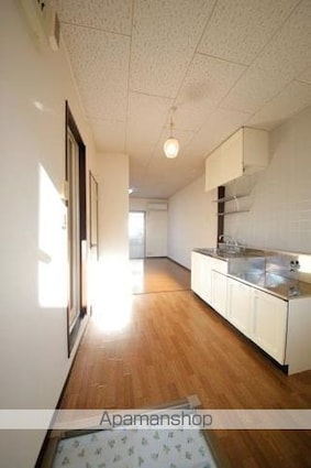 クリスタル[1R/23.08m2]の玄関