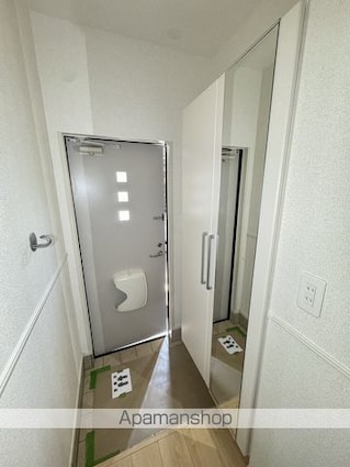 ミニョン・ポム[2LDK/57.93m2]の玄関