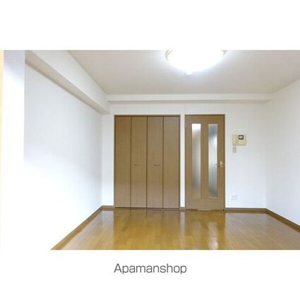 ＣＯＭＦＯＲＴ　　ＰＬＡＣＥ[1K/32.4m2]のリビング・居間