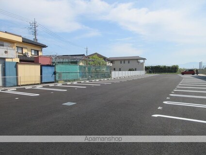 ＤーＲＯＯＭ　ＧＲＡＣＩＡ　Ａ棟[2LDK/62.93m2]の駐車場