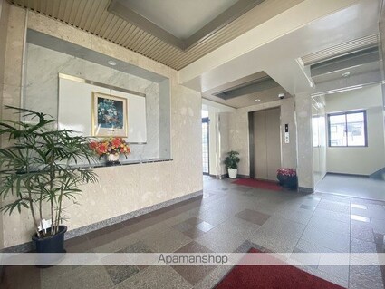 ロイヤル・シャトー一番館[3LDK/80.1m2]の共用部1