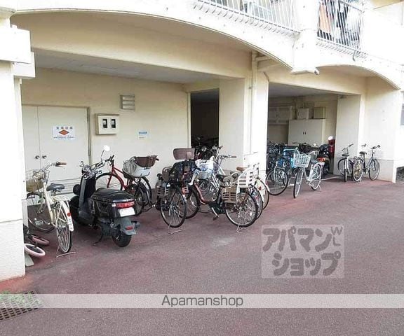 勧修寺ハイツの外観写真
