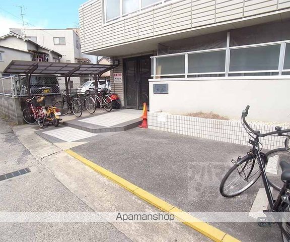シャンドール太秦の玄関写真