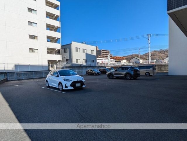 ｖｉａ　ＦＩＯＲＥ[1R/53.36m2]の駐車場