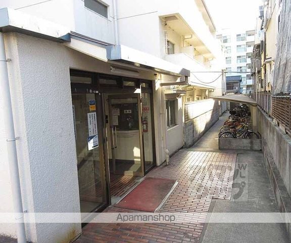 クローバー椥辻の玄関写真