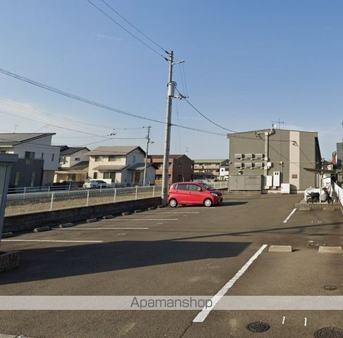 レオパレスとねりこ2の玄関写真