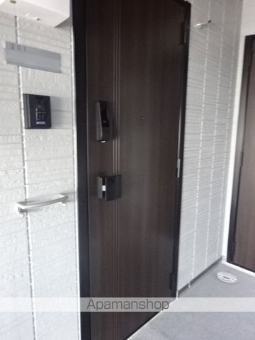 ロイヤルステージ西津田の玄関写真