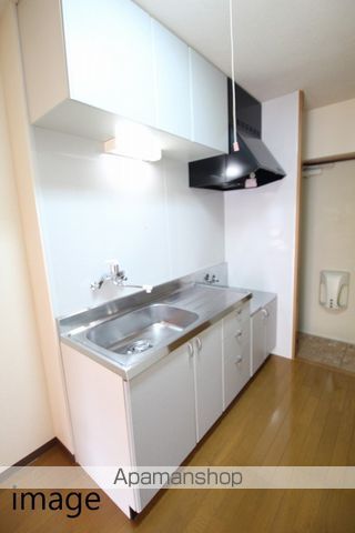 丘の上のマンションの内装写真