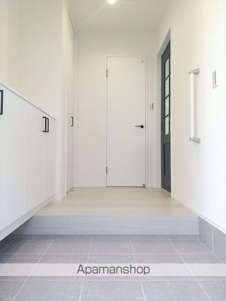 和歌山県和歌山市関戸３丁目[3LDK/98.7m2]の玄関