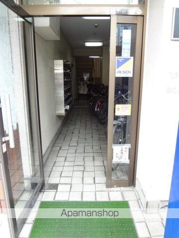 プラス九条の玄関写真