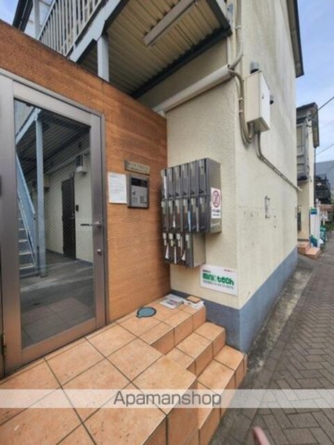 ヴィラ下北沢Ａ棟[1R/15.8m2]のエントランス