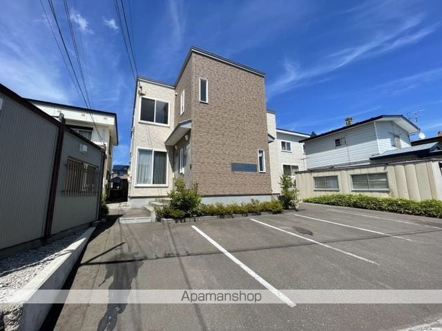 YELLの外観写真