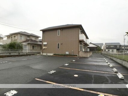 ラシアス[1LDK/42.17m2]の駐車場1