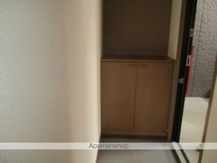 ハイカムール鷹清水　Ｂ[2K/35.6m2]の玄関