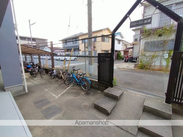 プロースト高槻の玄関写真