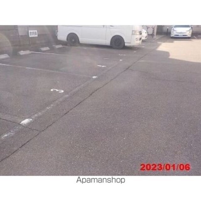 レオパレスシーマンニア[1K/22.35m2]の駐車場1