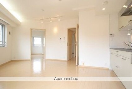 東京都世田谷区三軒茶屋１丁目[2LDK/53.76m2]のリビング・居間1