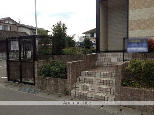 レオパレスレイの玄関写真