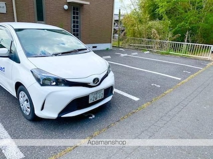 滋賀県東近江市市子殿町[1LDK/36.7m2]の駐車場2