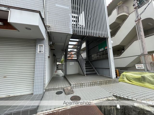 栄穂マンションの玄関写真