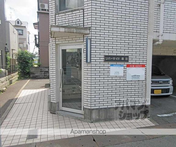 リバーサイド車田の玄関写真