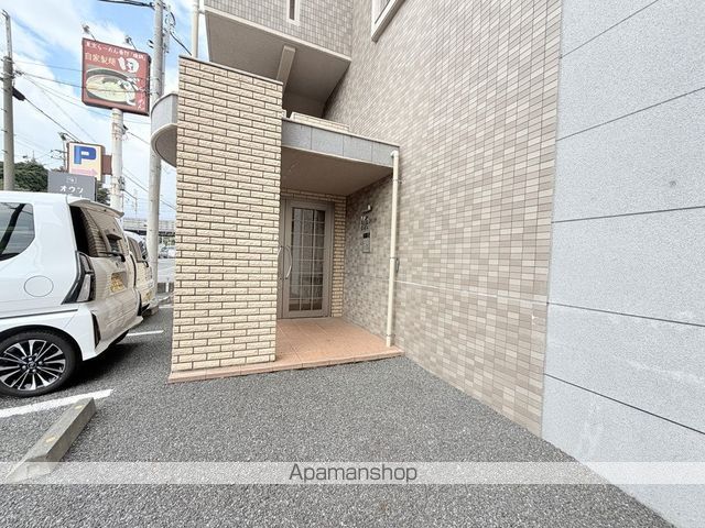 沼津市 3階建 築20年の玄関写真