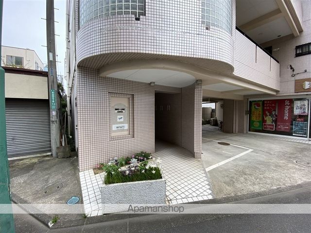 バードライム・アネックスの玄関写真
