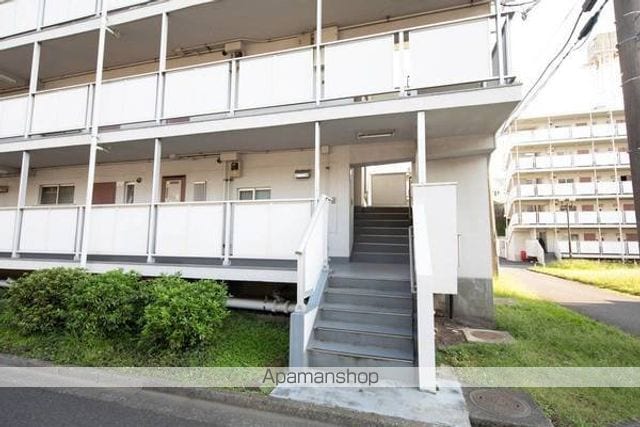 ビレッジハウス亀井野4号棟の玄関写真