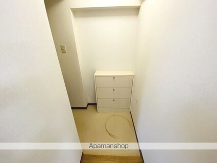 ロイヤルガーデンＡ[1DK/41m2]の玄関