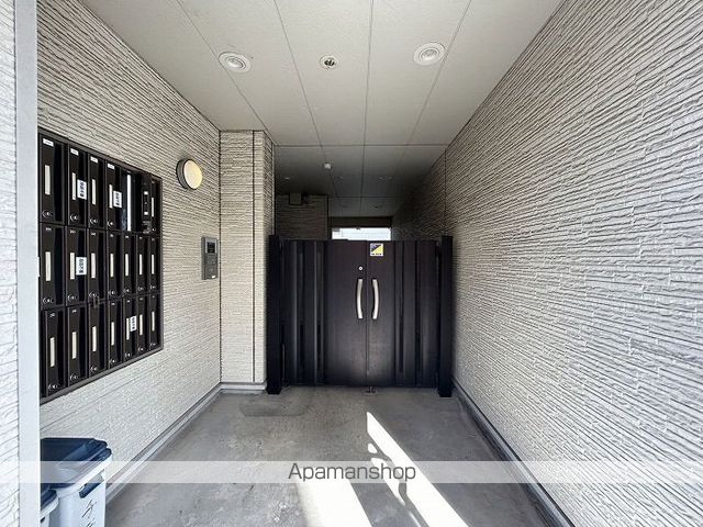 レオパレスクオラの玄関写真