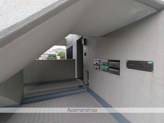グランツ岡本VIの玄関写真