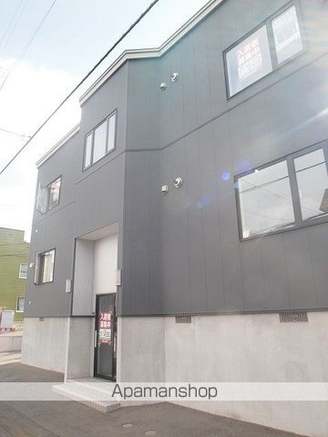 レフュージ川沿の外観写真