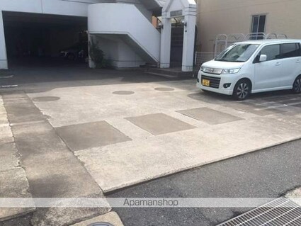 ミリオンプラザ[1K/23.25m2]の駐車場